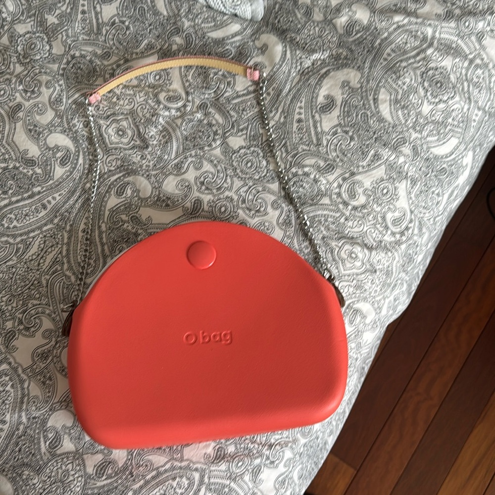 O Bag in beautiful coral color